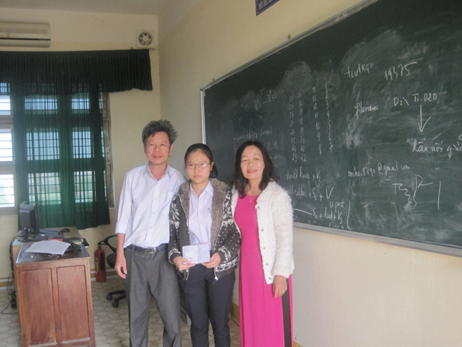 Người đạt giải nhất: Em Nguyễn thị Thảo Nguyên (A),  Lớp 10/3 trường THPT Trần Cao Vân Tam Kỳ, Quảng Nam. (đạt 67/90 câu)